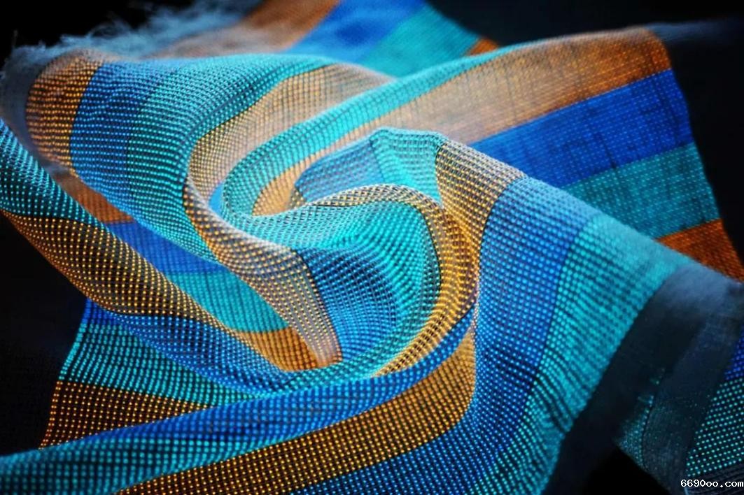 柔性基板高精度贴装，新利18网站半导体让柔性显示逐渐成为现实